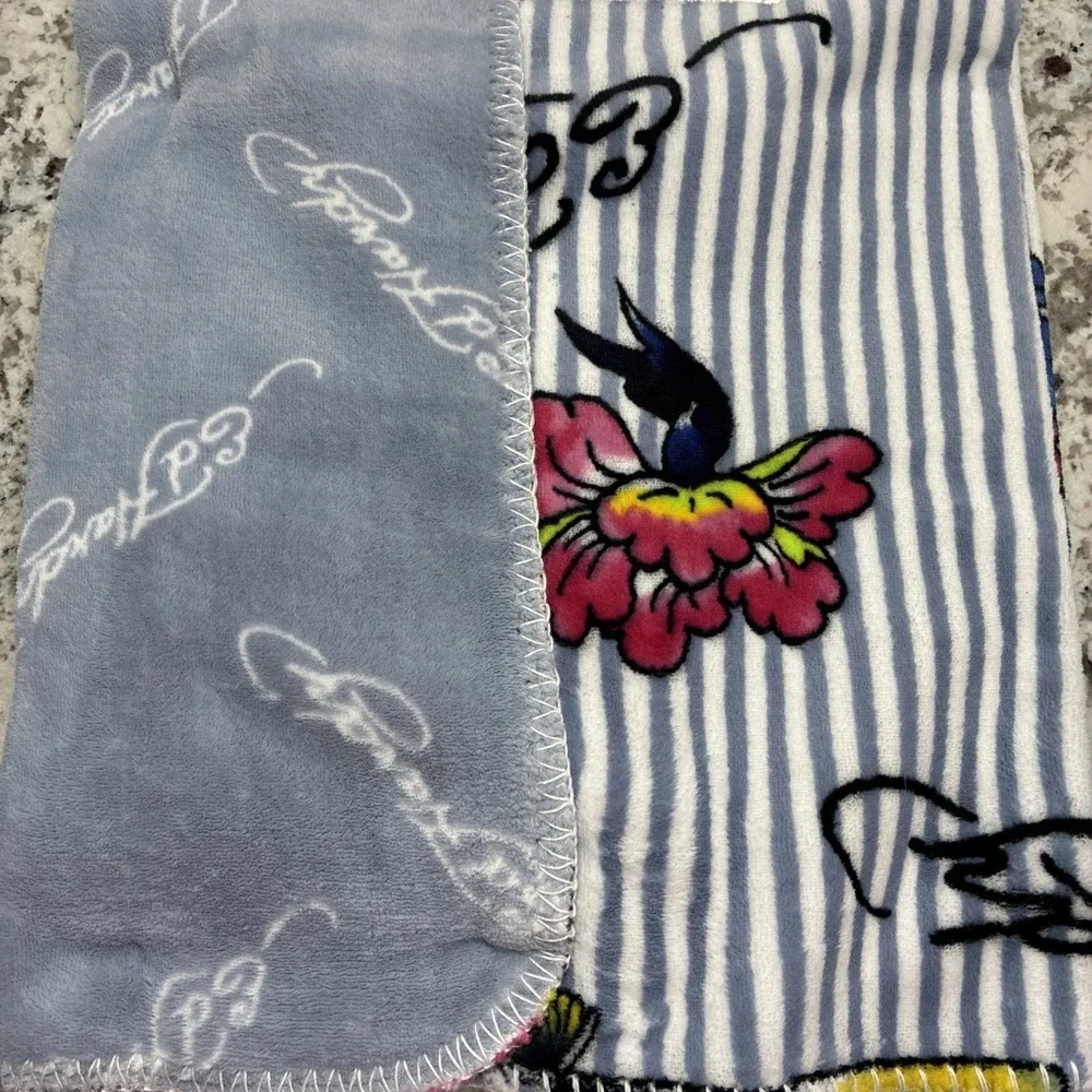 Ed Hardy Gray Multicolor 40x50 Foo Dog Flowers Fans Reversible Plush Blanket NEW